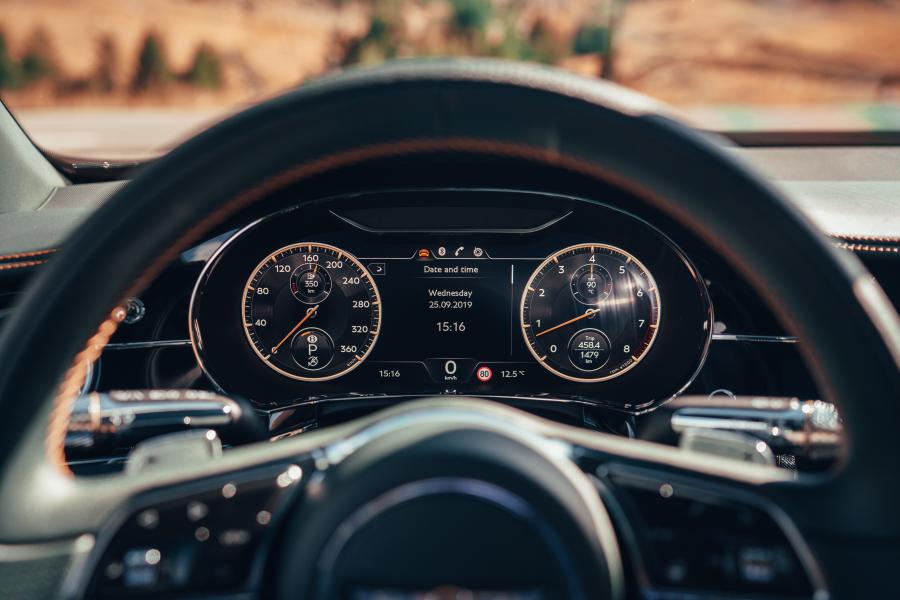 Панель приборов Bentley Flying Spur Blackline 2019 года  (WW) (фото 36 из 40)